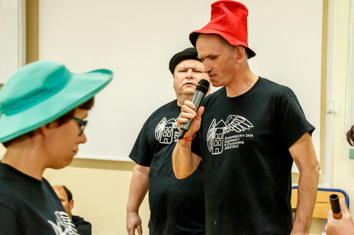 aktorzy Teatru Skrzydła z Żyrardowa w spektaklu "Mały Książę"